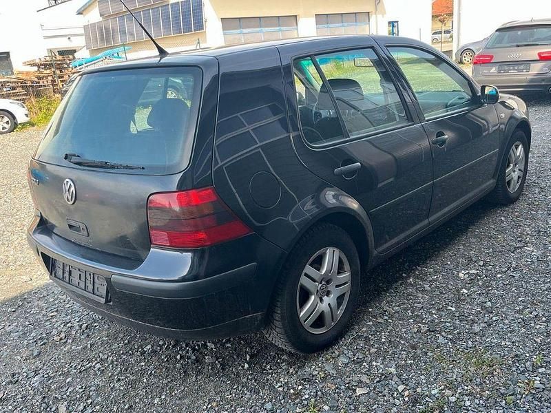 Second-hand VW Golf IV 75 CP (55 kW) 2002 Negru Berlinǎ
