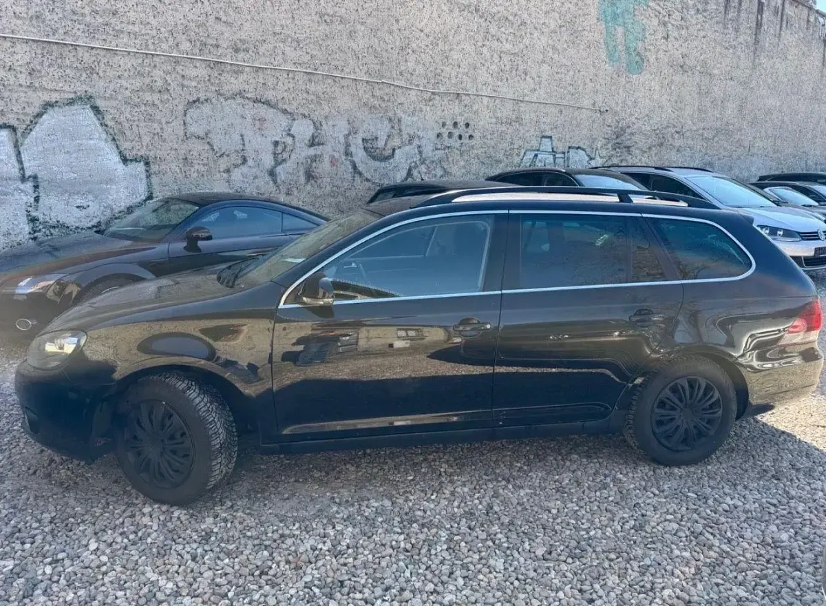 Gebraucht VW Golf VI Comfortline 122 PS (89 kW) 2010 Schwarz Kleinwagen