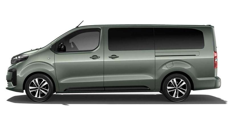 Kapari grün metallic Neu 2025 Peugeot Traveller Allure Van | 46.243 € (Fairer Preis) - Bild 1/2