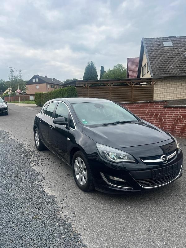 Second-hand Opel Astra 110 CP (80 kW) 2015 Negru Berlinǎ