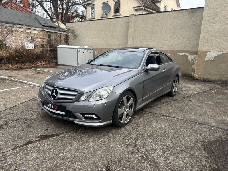 Silber Gebraucht 2009 Mercedes E350 AMG line Coupé | 8.950 € (Fairer Preis) - Bild 1/4