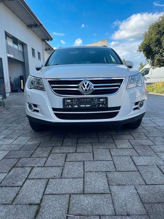 Weiß Gebraucht 2011 VW Tiguan Team SUV | 6.990 € (Guter Preis) - Bild 1/4