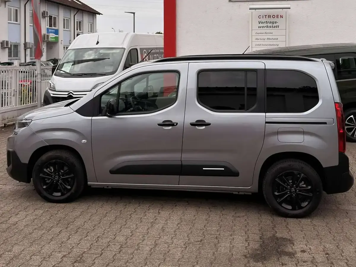 Neu Citroën Berlingo 131 PS (96 kW) 2026 Lack grau artense metallic Van / Kleinbus
