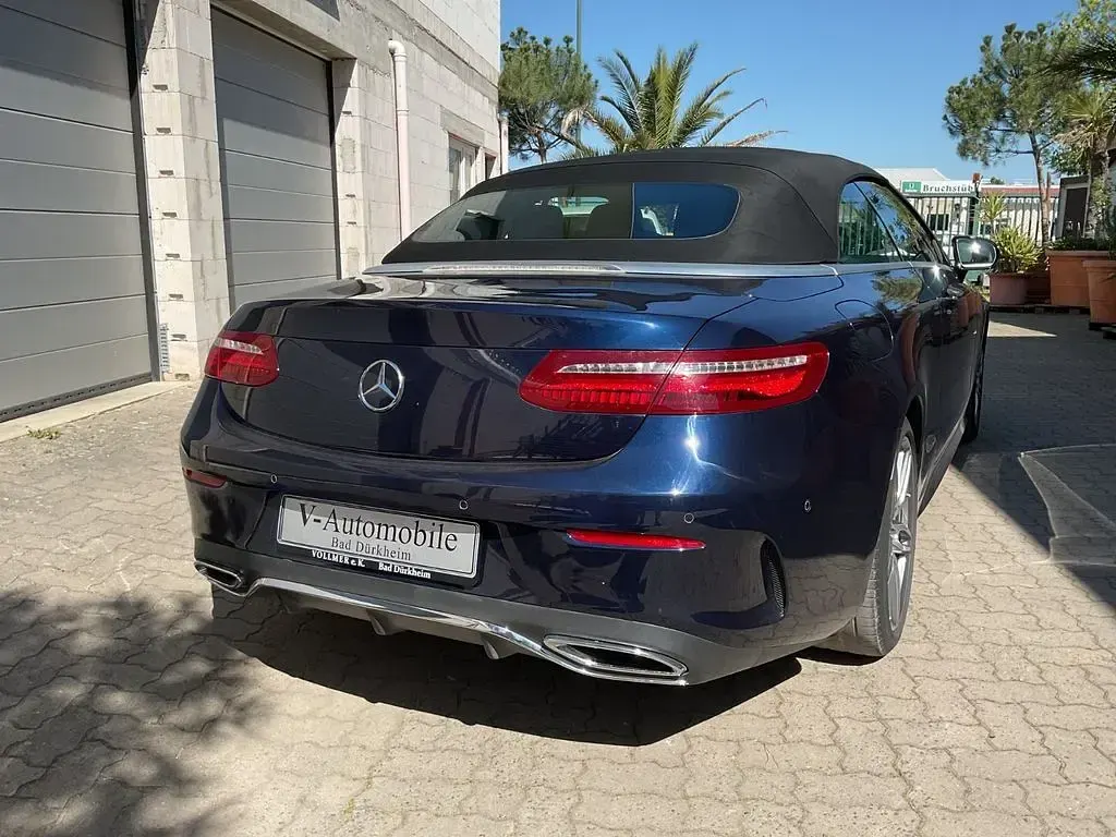 Gebraucht Mercedes E220 AMG line 194 PS (142 kW) 2019 Blau Cabrio