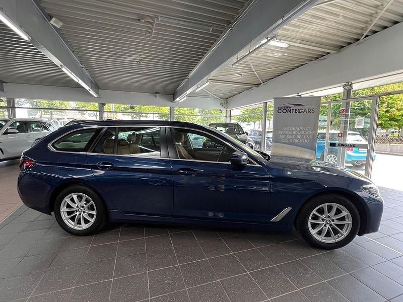 Blau Gebraucht 2023 BMW 520 Kombi | 35.700 € (Guter Preis) - Bild 1/4