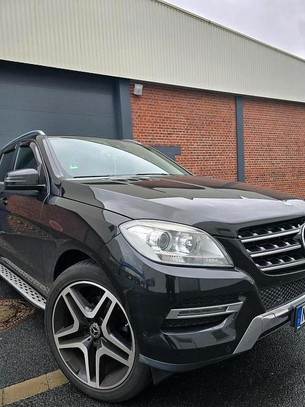 Schwarz Gebraucht 2014 Mercedes ML250 SUV | 19.500 € (Fairer Preis) - Bild 1/4