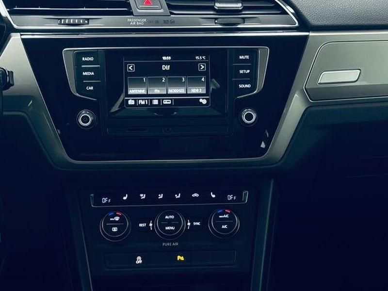 Gebraucht VW Touran Trendline 110 PS (80 kW) 2015 Blau Van / Kleinbus