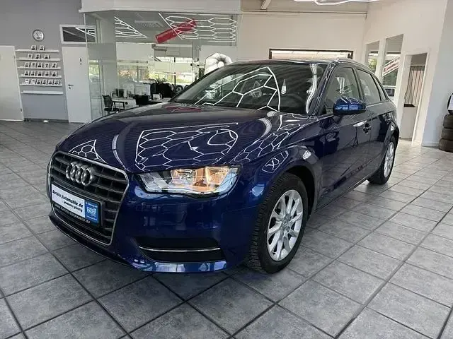 Gebraucht Audi A3 Attraction 150 PS (110 kW) 2015 Scubablau metallic Limousine