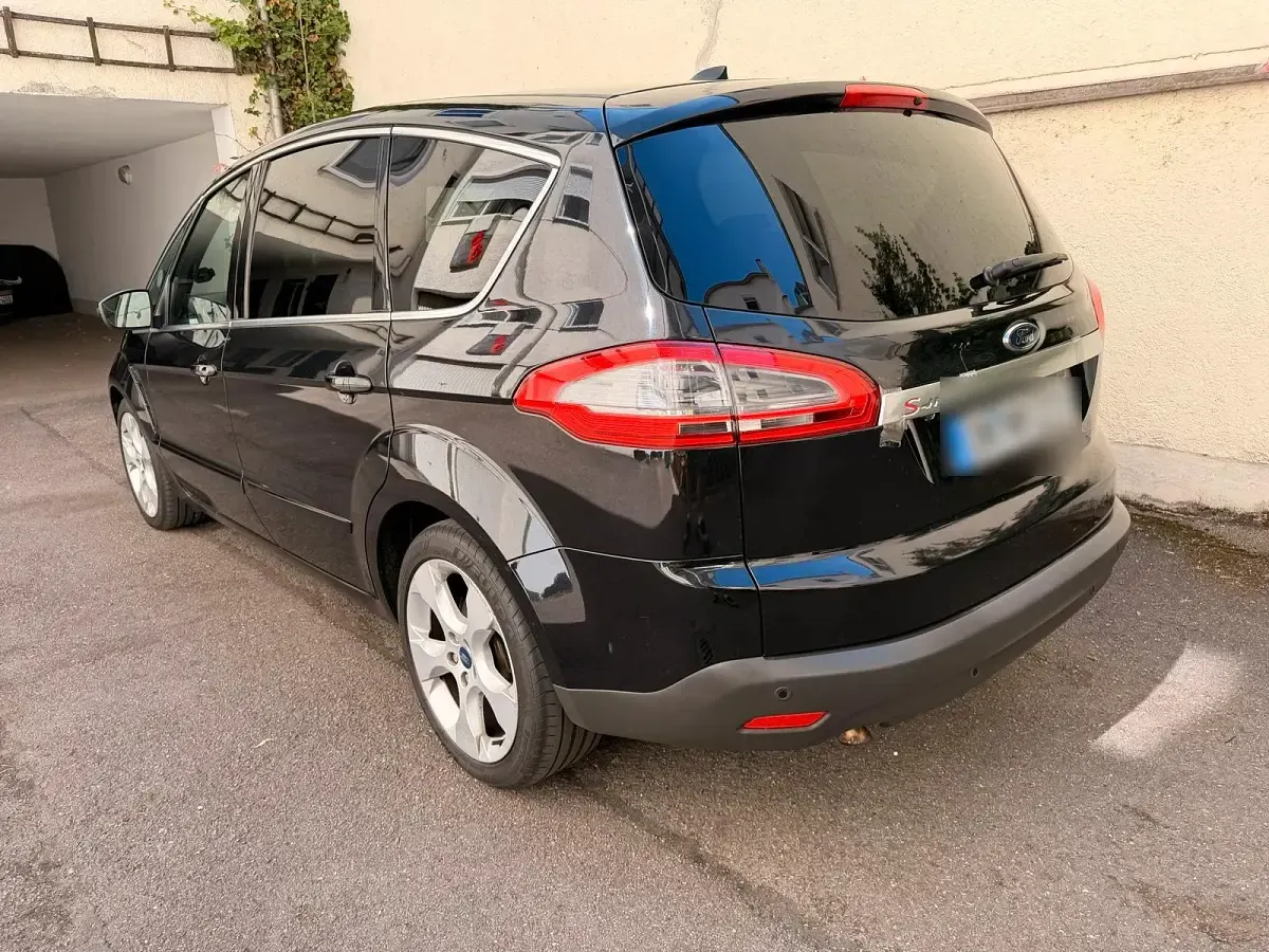 Gebraucht Ford S-MAX S 163 PS (119 kW) 2013 Schwarz Van / Kleinbus
