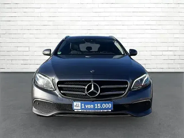 Gebraucht Mercedes E220 Avantgarde 194 PS (142 kW) 2020 Grau Limousine