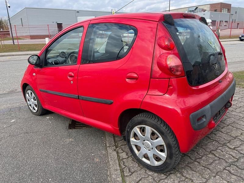 Rot Gebraucht 2009 Peugeot 107 Filou Kleinwagen | 2.500 € (Fairer Preis) - Bild 1/4