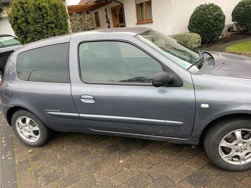 Grau Gebraucht 2009 Renault Clio II Kleinwagen | 1.900 € (Fairer Preis) - Bild 1/4