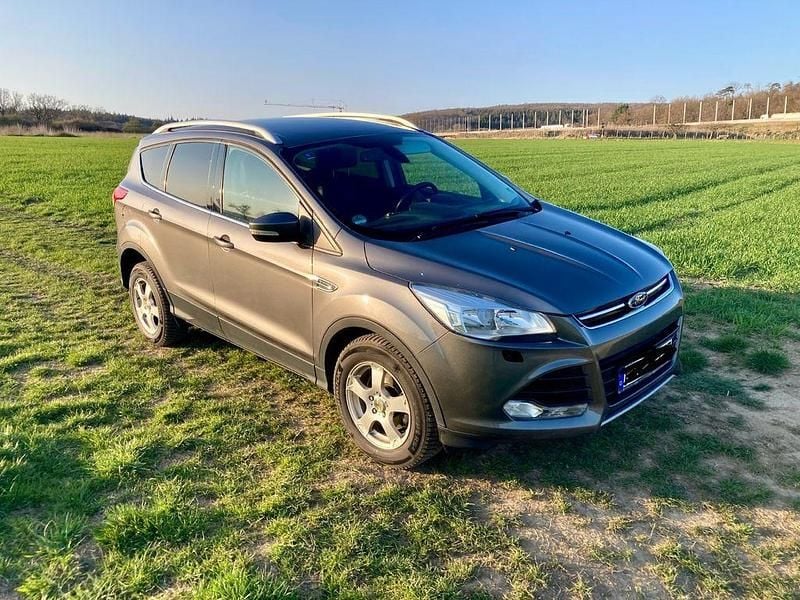 Grau Gebraucht 2013 Ford Kuga Individual SUV | 5.900 € (Guter Preis) - Bild 1/4
