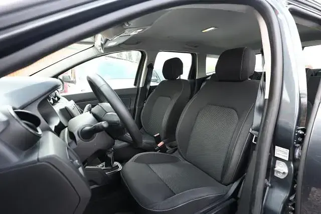 Gebraucht Dacia Duster Comfort 109 PS (80 kW) 2018 Grau grau SUV