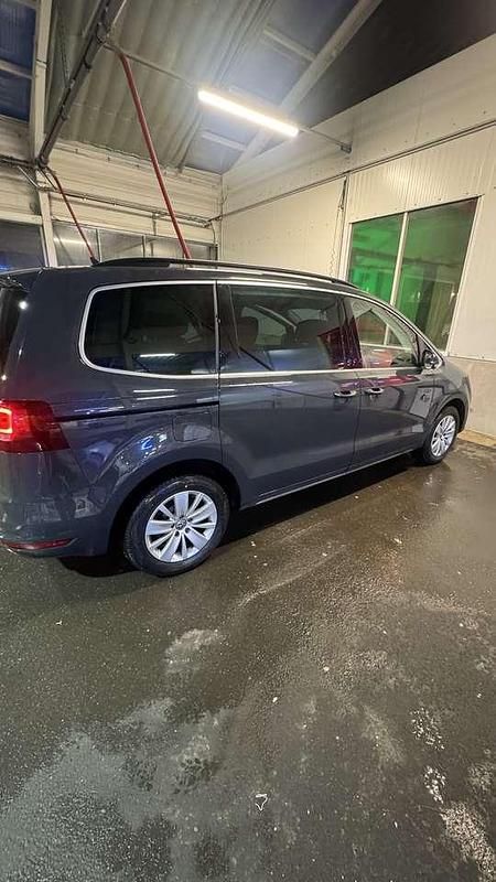 Gebraucht VW Sharan Comfortline 150 PS (110 kW) 2017 Grau Van / Kleinbus