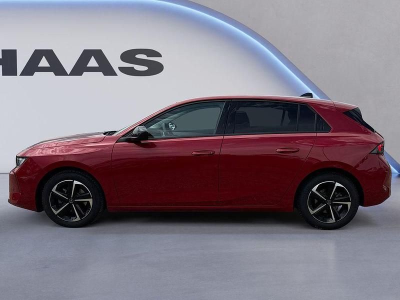 Gebraucht Opel Astra Edition 110 PS (80 kW) 2024 Lackierung schwarz perla nera/typ aussen (metallic) Limousine