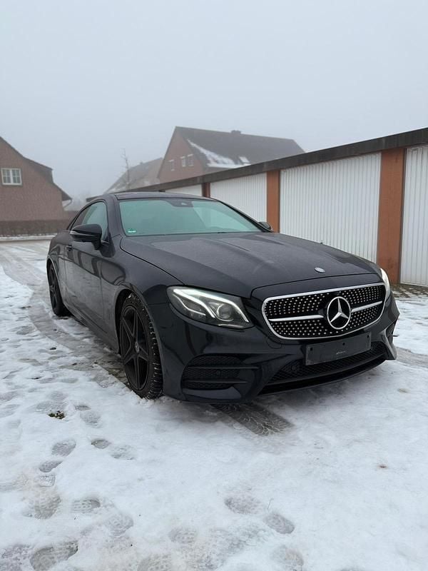 Gebraucht Mercedes E200 AMG line 184 PS (135 kW) 2017 Schwarz Coupé