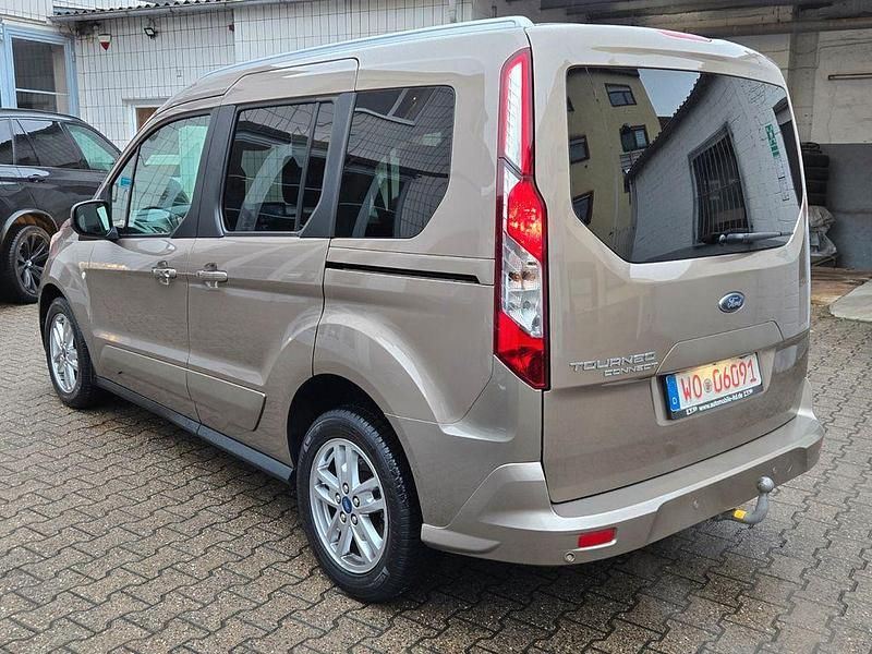 Gebraucht Ford Tourneo Connect Titanium 120 PS (88 kW) 2019 Silber Van / Kleinbus
