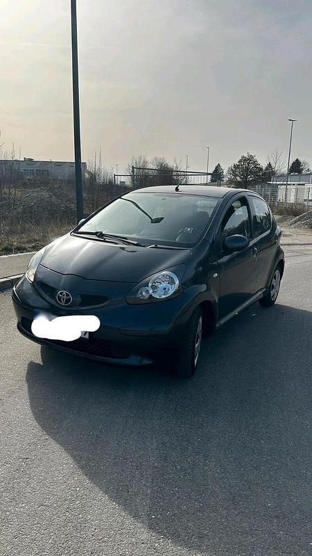 Gebraucht Toyota Aygo 67 PS (49 kW) 2006 Grau Kleinwagen