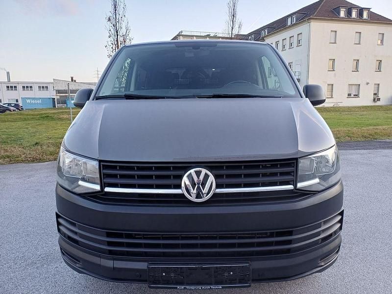 Gebraucht VW Transporter 150 PS (110 kW) 2019 Grau Van