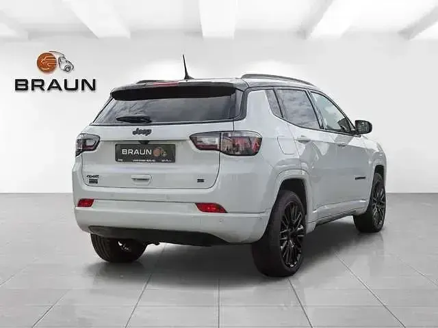 Gebraucht Jeep Compass 241 PS (177 kW) 2022 Alpine white/dach schwarz SUV