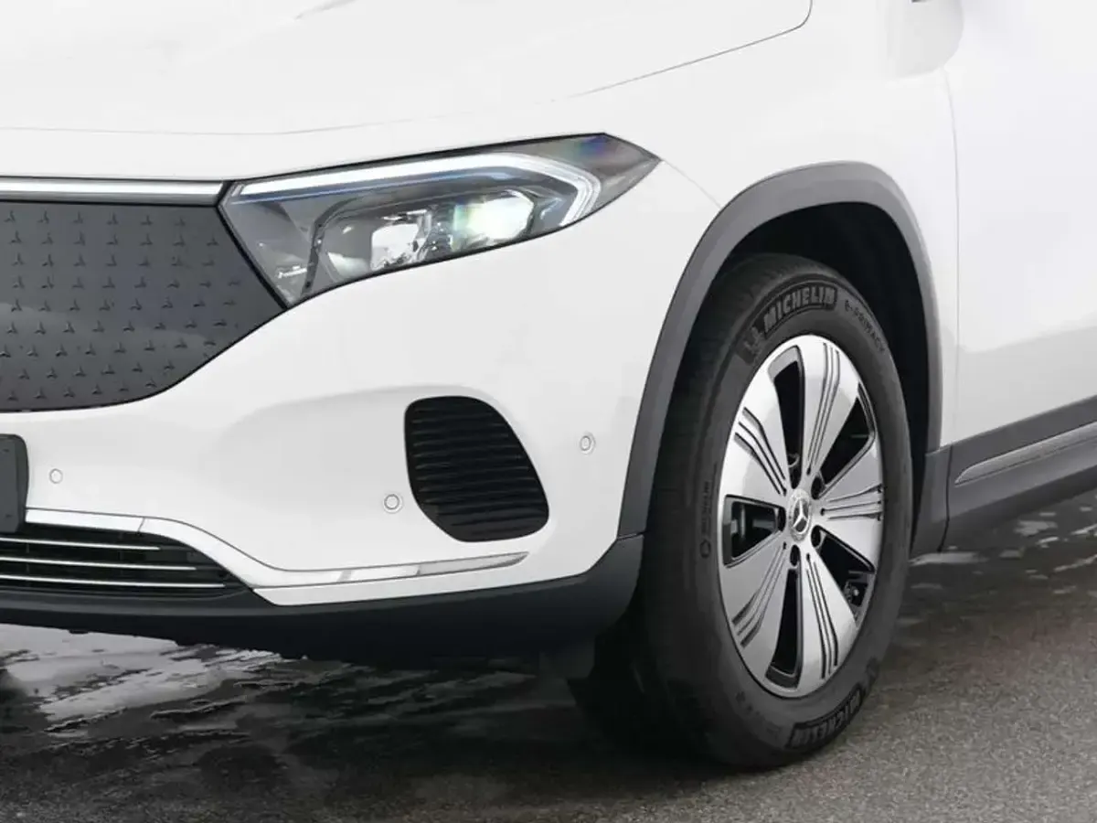 Gebraucht Mercedes EQA250+ Advanced 140 kW (191 PS) 2025 Unilack polarweiß SUV