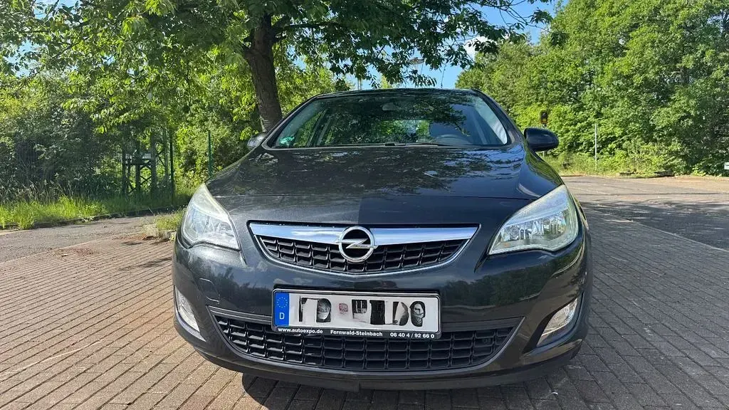 Gebraucht Opel Astra Edition 116 PS (85 kW) 2012 Schwarz Limousine