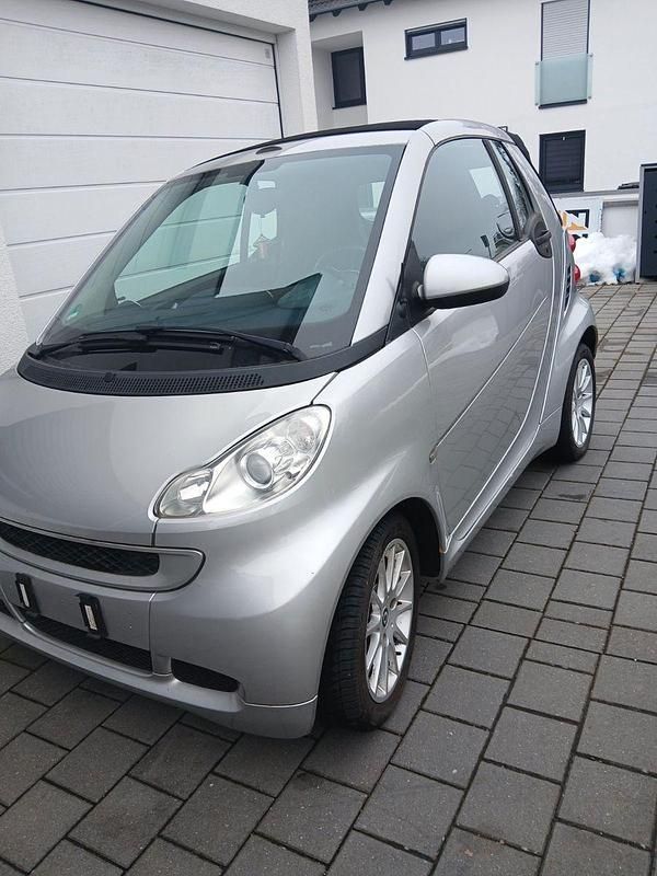Grau Gebraucht 2011 Smart ForTwo Cabrio Pulse Cabrio | 3.645 € (Guter Preis) - Bild 1/4