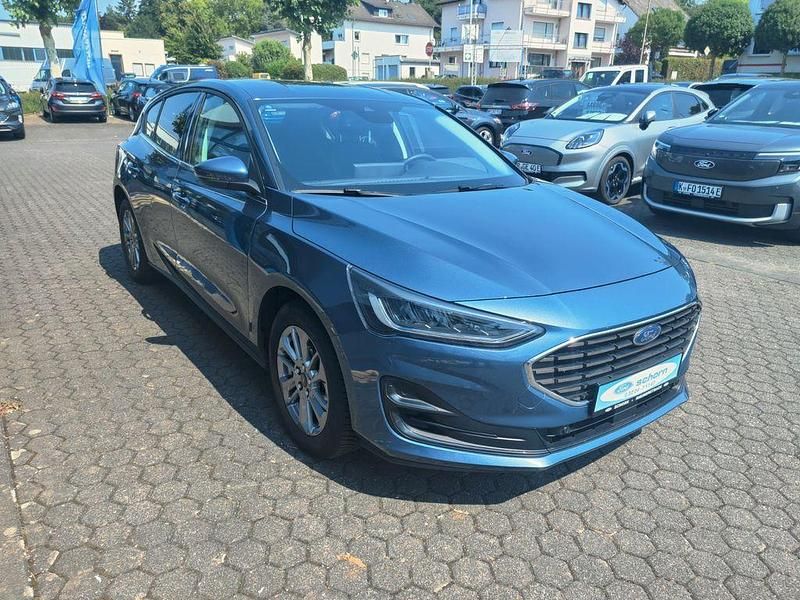 Blau Gebraucht 2023 Ford Focus Titanium X Limousine | 22.490 € (Fairer Preis) - Bild 1/4