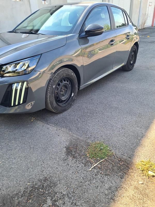 Gebraucht Peugeot 208 75 PS (55 kW) 2024 Grau Kleinwagen