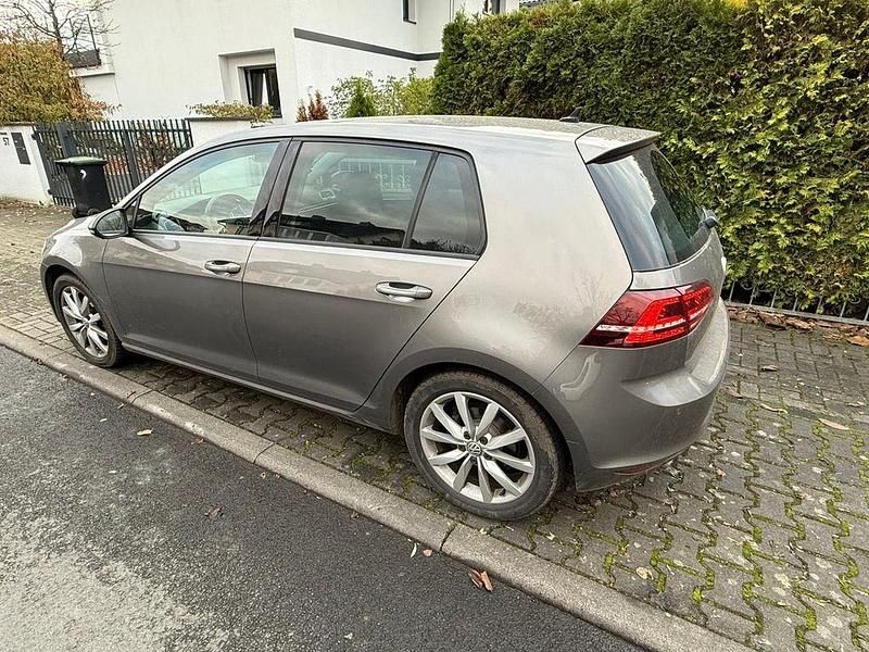 Grau Gebraucht 2015 VW Golf VII Highline Limousine | 14.450 € (Fairer Preis) - Bild 1/4