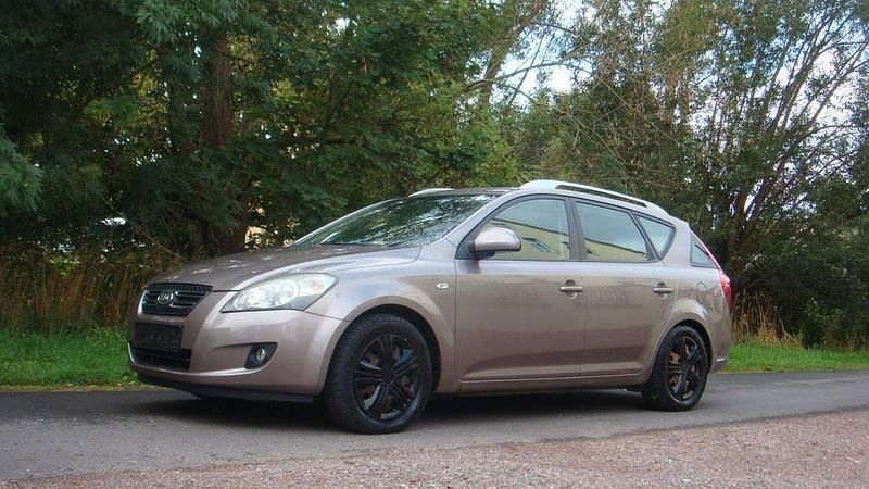 Second-hand Kia Ceed EX 116 CP (85 kW) 2008 Gri Hatchback
