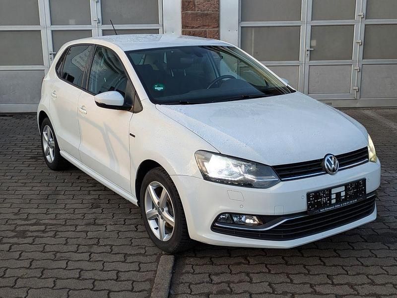 Gebraucht VW Polo LOUNGE 90 PS (66 kW) 2016 Weiß Limousine