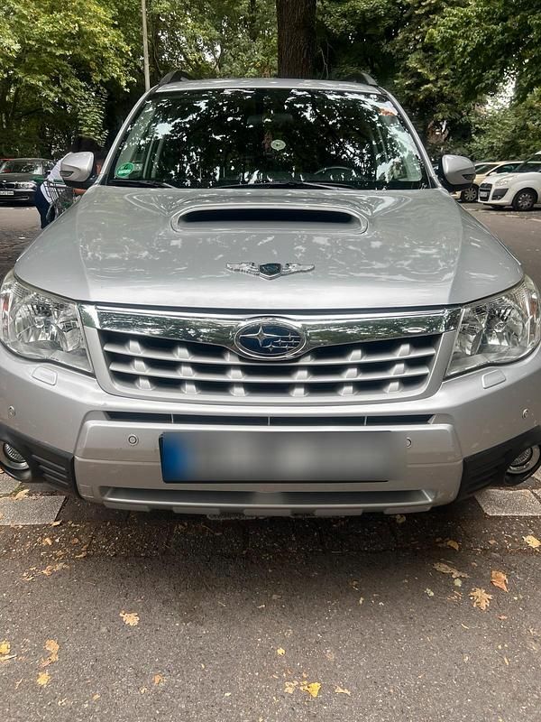 Grau Gebraucht 2011 Subaru Forester SUV | 6.500 € (Fairer Preis) - Bild 1/4