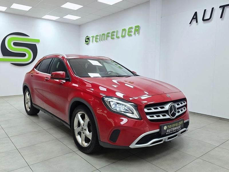 Rot Gebraucht 2017 Mercedes GLA200 SUV | 15.490 € (Guter Preis) - Bild 1/4