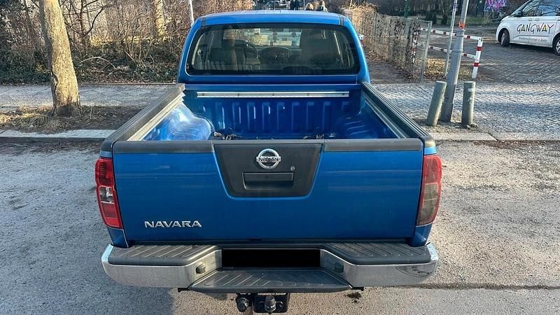 Gebraucht Nissan Navara 190 PS (139 kW) 2011 Blau Abholung