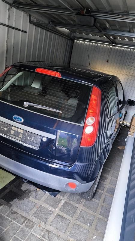 Gebraucht Ford Fiesta 60 PS (44 kW) 2007 Blau Kleinwagen