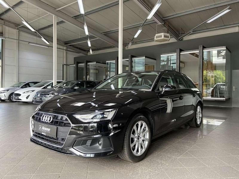 Brillantschwarz Gebraucht 2023 Audi A4 Kombi | 24.990 € (Guter Preis) - Bild 1/4