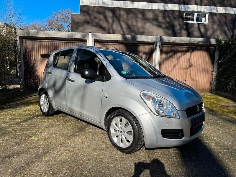 Gebraucht Suzuki Splash Basic 68 PS (50 kW) 2010 Silber Kleinwagen