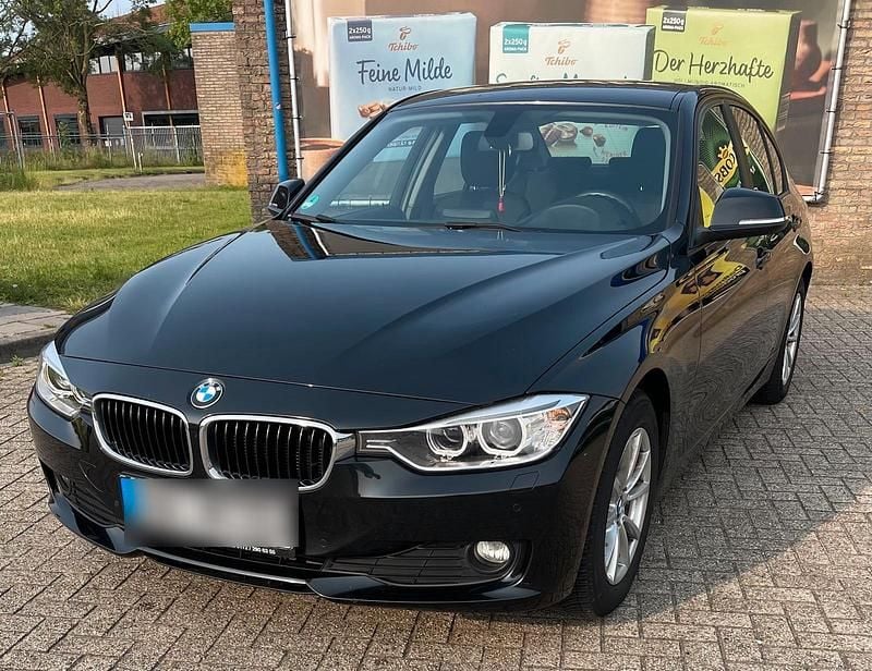 Schwarz Gebraucht 2014 BMW 316 Sport Line Limousine | 10.900 € (Guter Preis) - Bild 1/4