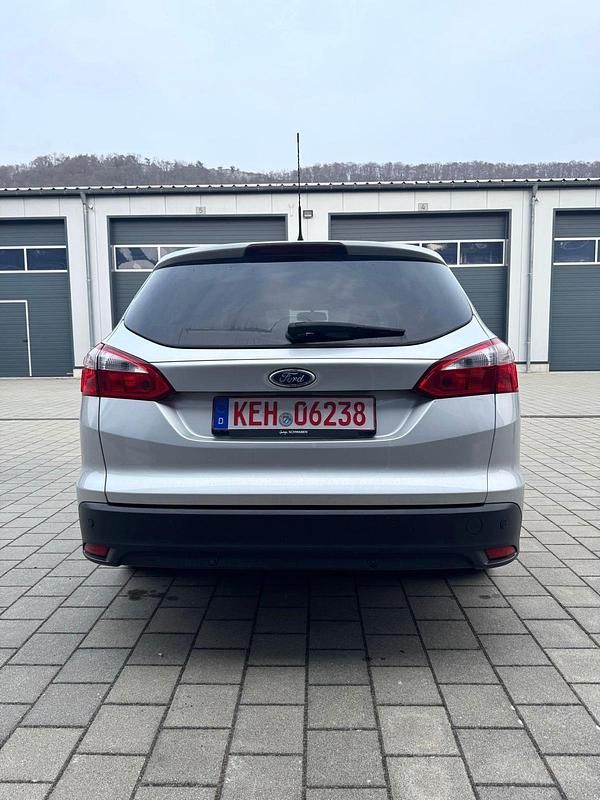 Gebraucht Ford Focus Trend 95 PS (69 kW) 2012 Grau Kombi