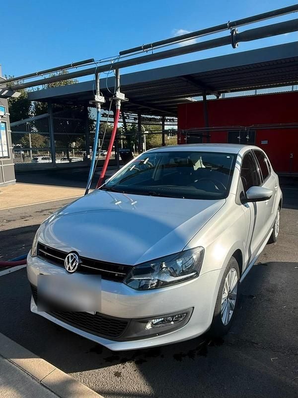 Silber Gebraucht 2012 VW Polo Comfortline Kleinwagen | 6.950 € (Fairer Preis) - Bild 1/4