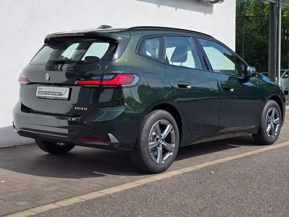 Gebraucht BMW 220 Active Tourer 170 PS (125 kW) 2025 Grün Van / Kleinbus