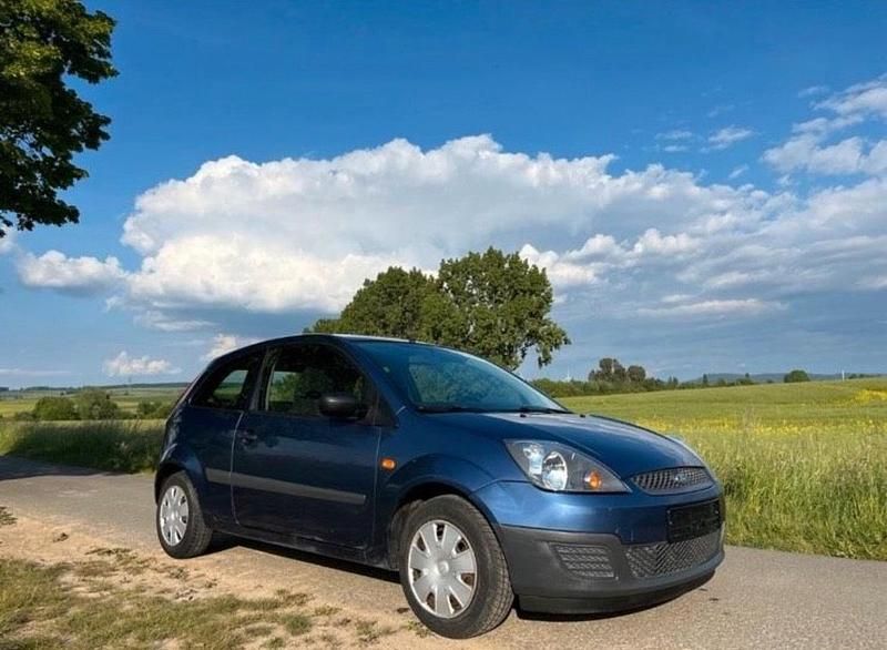 Blau Gebraucht 2005 Ford Fiesta Kleinwagen | 1.300 € (Fairer Preis) - Bild 1/4
