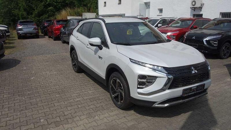 Gebraucht Mitsubishi Eclipse Cross Plus 188 PS (138 kW) 2024 Titanweiß SUV