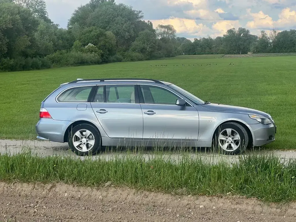 Gebraucht BMW 523 177 PS (130 kW) 2005 Grau Kombi
