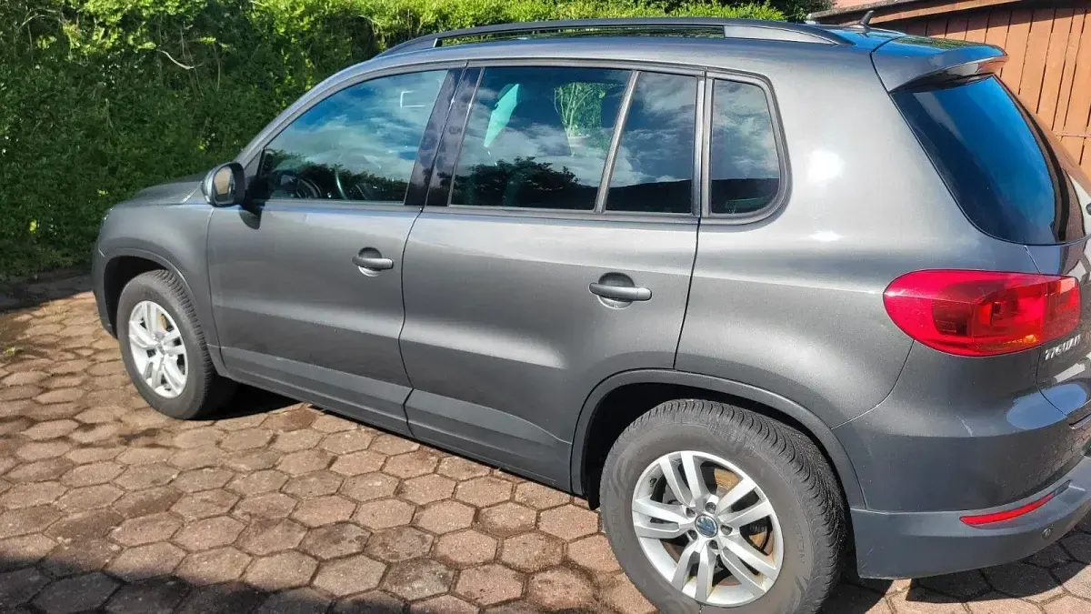 Gebraucht VW Tiguan Trendline 122 PS (89 kW) 2012 Grau SUV