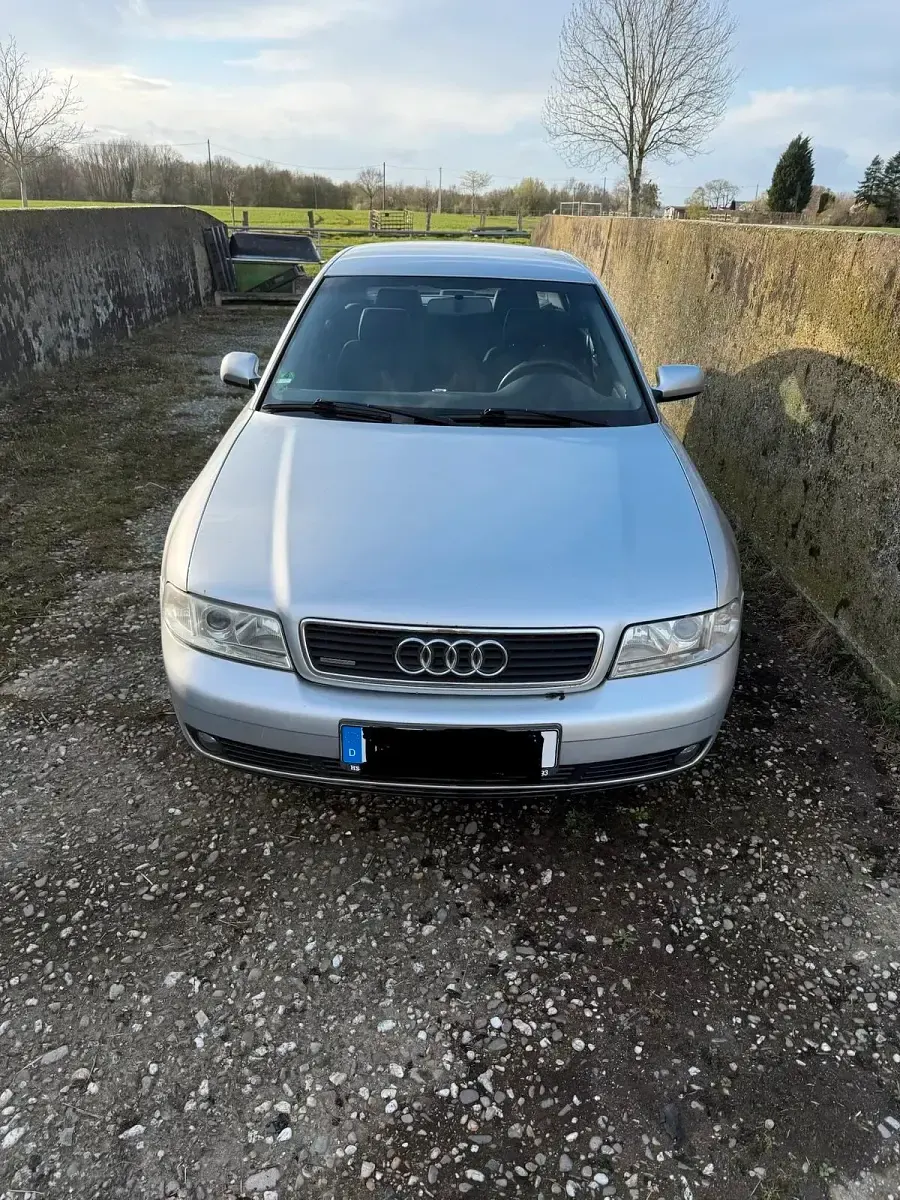Second-hand Audi A4 101 CP (74 kW) 2001 Argintiu Berlinǎ
