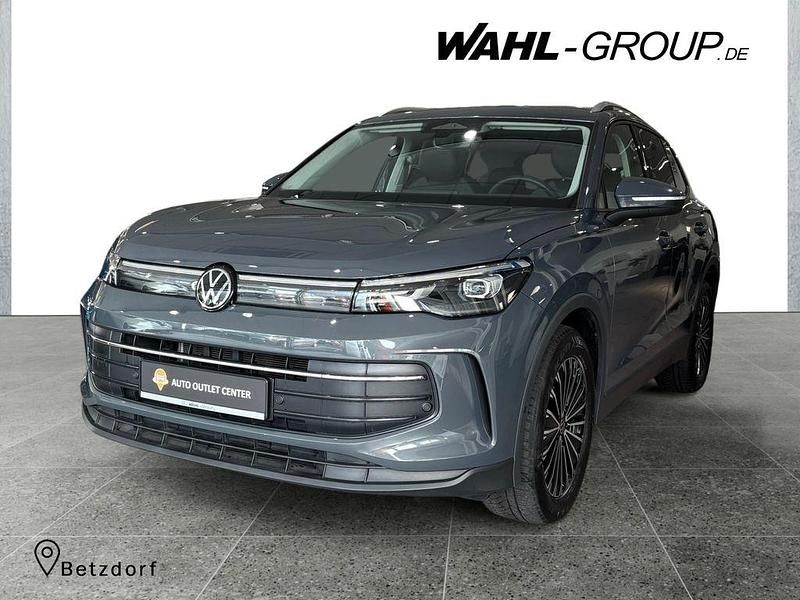 Grau Gebraucht 2024 VW Tiguan Life SUV | 32.860 € - Bild 1/4