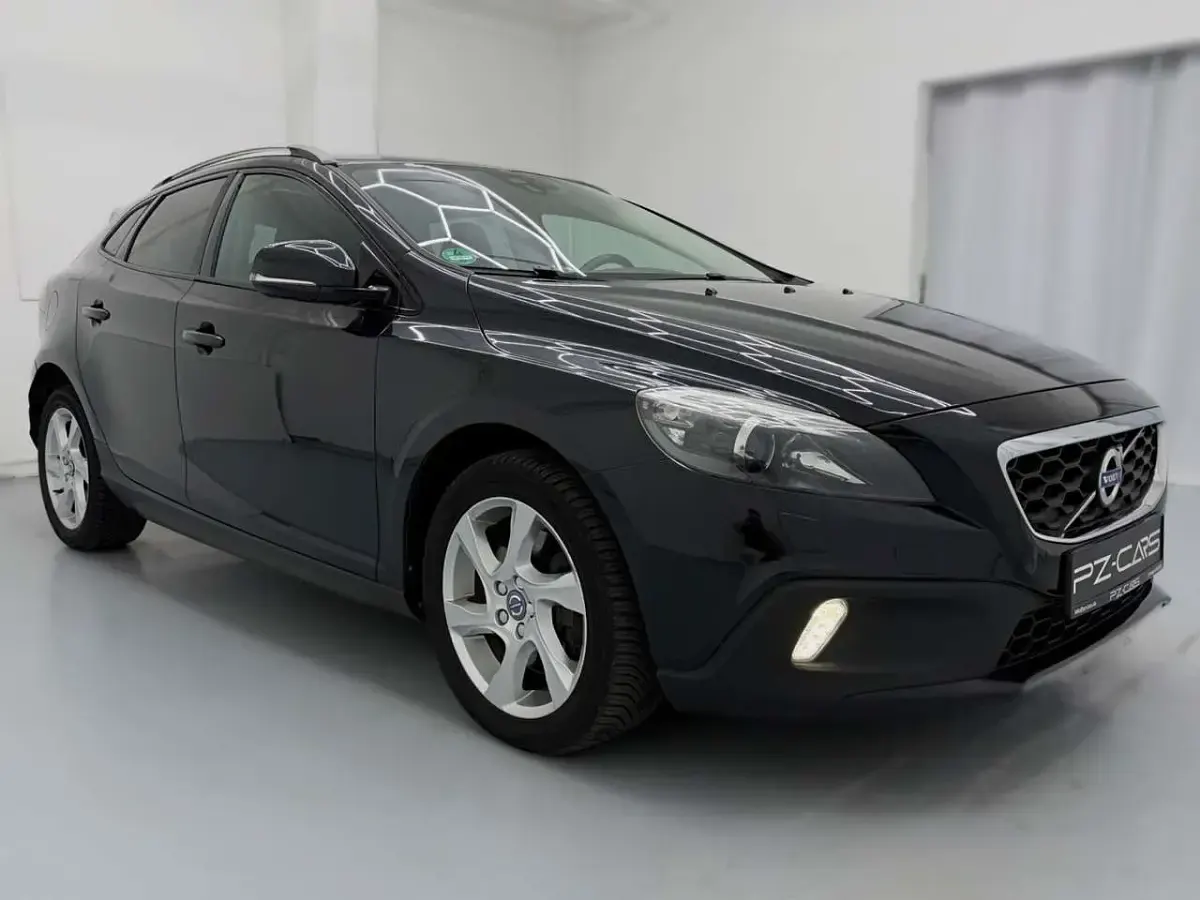 Gebraucht Volvo V40 150 PS (110 kW) 2015 Schwarz Limousine